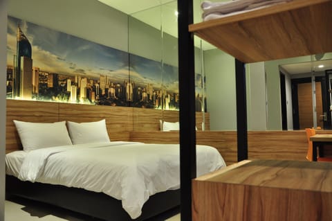 Deluxe Double Room | In-room safe, desk, free WiFi, bed sheets
