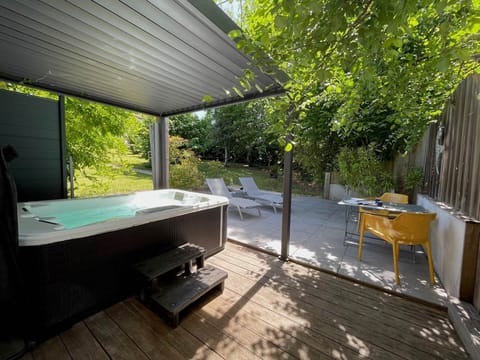 jaccuzi-privatif-studio-tournesol-sarlat