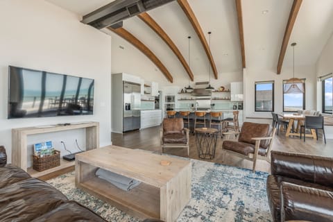 Upper unit main area