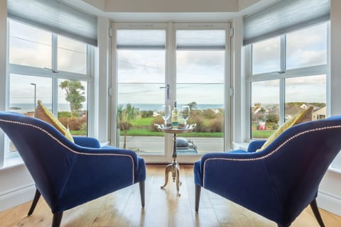 5 Four Seasons, Carbis Bay. Take in the sea view through the huge bay window
