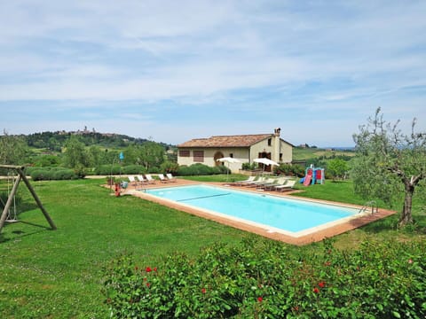 Sky, Cloud, Plant, Swimming Pool, Natural Landscape, Land Lot, Water, Building, Rectangle, Leisure