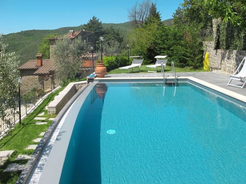 Water, Plant, Daytime, Sky, Building, Swimming Pool, Tree, Body Of Water, Leisure, Shade