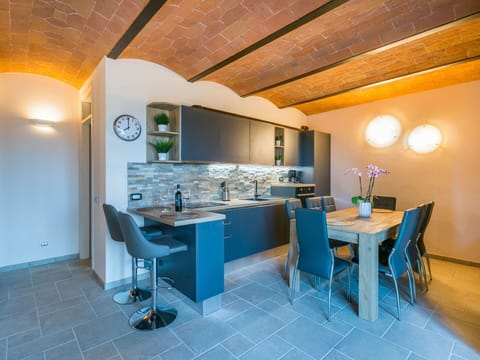 Table, Furniture, Property, Countertop, Chair, Interior Design, Kitchen, Kitchen & Dining Room Table, Building, Floor