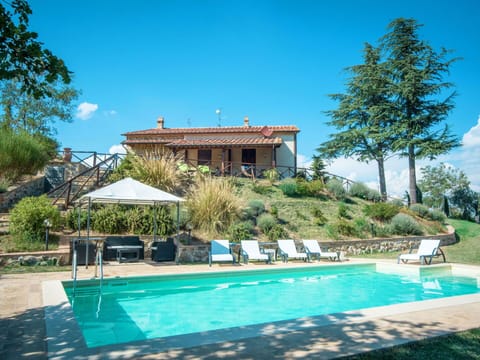 Property, Swimming Pool, House, Building, Real Estate, Estate, Villa, Sky, Vacation, Home