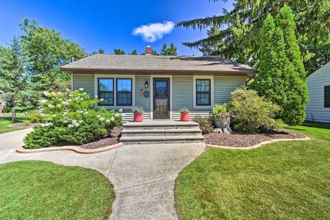 Sturgeon Bay Vacation Rental | 2BR | 1BA | Stairs Required | 700 Sq Ft