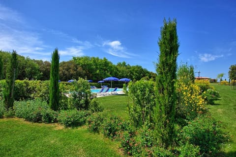 Natural Landscape, Nature, Green, Sky, Vegetation, Tree, Property, Land Lot, Garden, Natural Environment