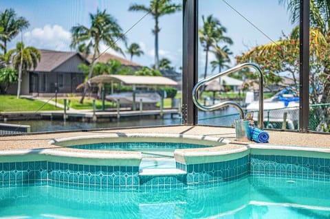 South West Facing Pool with Spill Over Jacuzzi