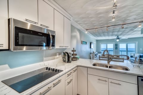 Kitchen - Complete with Gulf Views