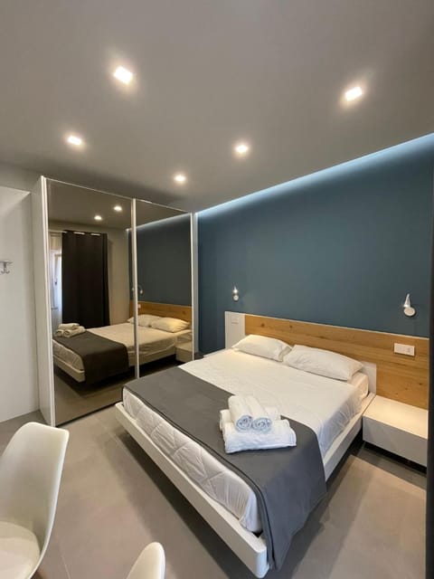 In-room safe, desk, laptop workspace, blackout drapes