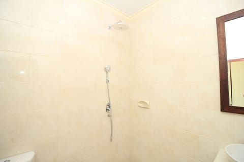 Deluxe Double Room, Balcony | Bathroom shower