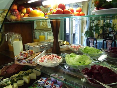Daily buffet breakfast for a fee