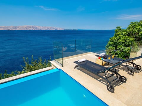 Water, Sky, Property, Cloud, Building, Blue, Azure, Outdoor Furniture, Seaside Resort, Swimming Pool