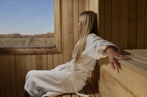 Couples treatment rooms, sauna, steam room, body treatments