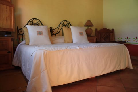 Standard Room, 1 King Bed, Fireplace, Garden View (Alcatraz) | Premium bedding, down comforters, in-room safe, individually decorated