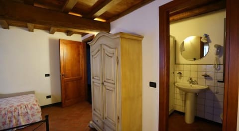 Premium bedding, Tempur-Pedic beds, minibar, in-room safe