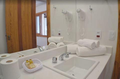 Master | Bathroom | Shower, towels