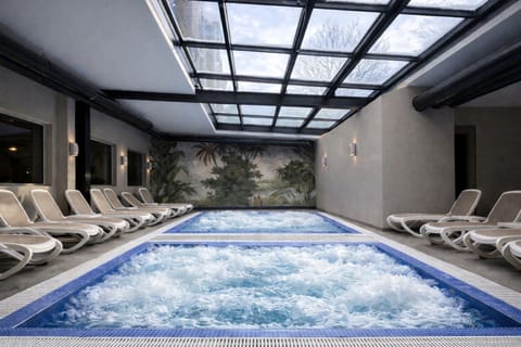 Jetted tub