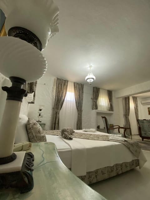Family Room (3-4 people) Minus 1st Floor | Free WiFi, bed sheets