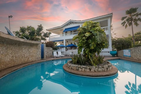 Outdoor pool, pool umbrellas, sun loungers