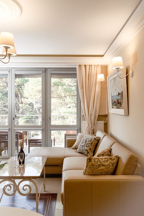 Premium Apartment, 1 Bedroom, Non Smoking, Kitchenette (ul. Świętopełka 7 Ziemia 10, Garage) | Living room | 42-inch flat-screen TV with cable channels, TV