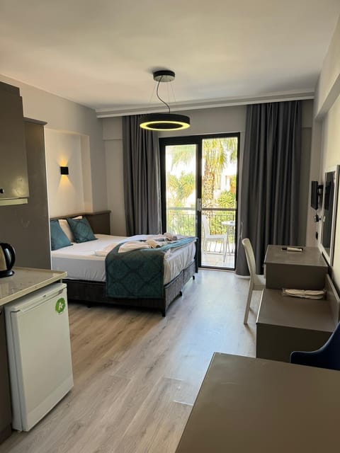 Standard Studio | Premium bedding, pillowtop beds, minibar, in-room safe