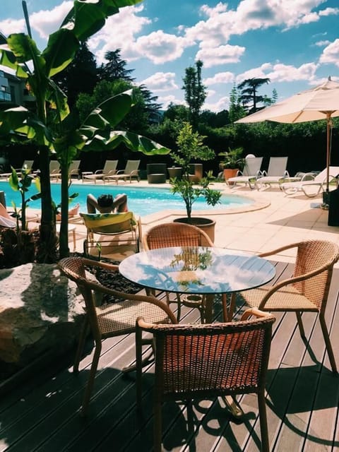Seasonal outdoor pool, pool umbrellas, sun loungers