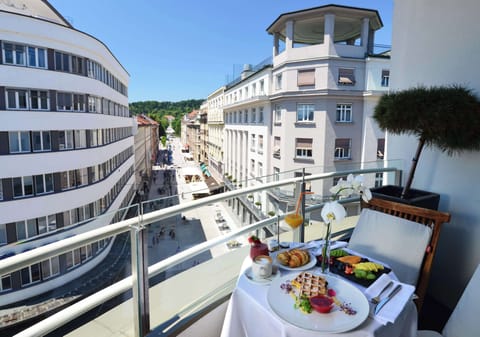 Suite, 1 King Bed, Balcony, City View | Egyptian cotton sheets, premium bedding, down comforters, in-room safe