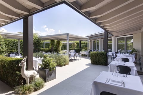 Breakfast, lunch, dinner served; garden views