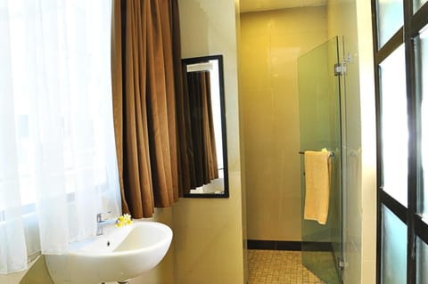 Free toiletries, slippers, bidet, towels