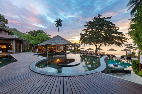 2 outdoor pools, pool umbrellas, sun loungers