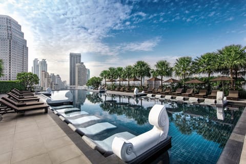 Outdoor pool, pool umbrellas, sun loungers