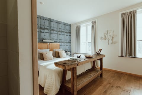 Double Room | Individually decorated, individually furnished, desk, laptop workspace