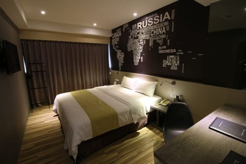Superior Double Room | Desk, blackout drapes, rollaway beds, free WiFi