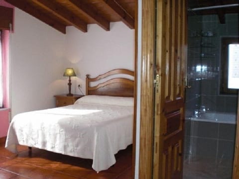 Apartment, 2 Bedrooms | Free cribs/infant beds, rollaway beds, bed sheets