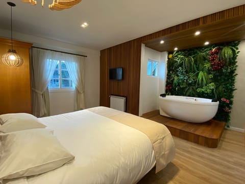 Design Studio Suite | Minibar, free WiFi, bed sheets