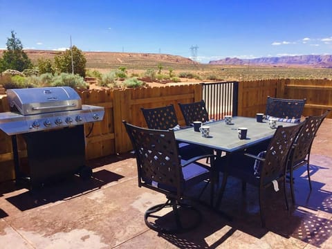 Enjoy a sunset over the Vermillion Cliffs from the front courtyard, BBQ, patio furniture, 42” fence