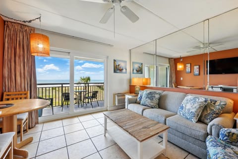 Condo 212
