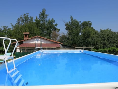 Water, Sky, Swimming Pool, Shade, Building, Tree, Rectangle, House, Wood, Composite Material