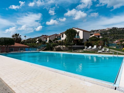Cloud, Water, Sky, Plant, Swimming Pool, Arecales, Tree, Outdoor Furniture, Leisure, Urban Design