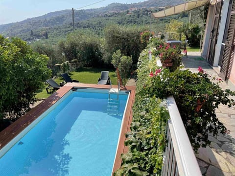 Water, Plant, Property, Swimming Pool, Sky, Building, Tree, Vegetation, Grass, Rectangle