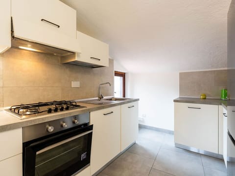 Kitchen, Interior Design, Countertop, Flooring, Wood, Ceiling, Kitchen Appliance, Major Appliance, Cabinetry, Room