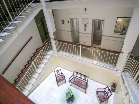 Property, Stairs, Building, Handrail, Baluster, Room, Floor, Architecture, House, Ceiling