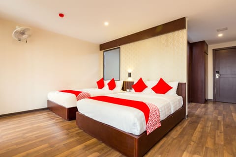 Deluxe Quadruple Room | Desk, soundproofing, free WiFi, bed sheets