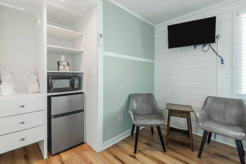 Room 5 Double/Double | Iron/ironing board, free WiFi, bed sheets