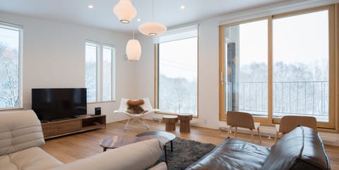 Chalet, 1 Bedroom | Living room | TV, video-game console