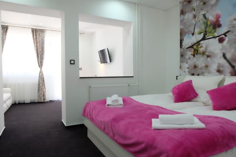 Superior Suite | Free WiFi, bed sheets