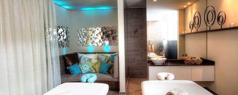 Couples treatment rooms, sauna, hot tub, steam room, body treatments