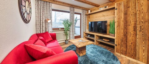 Apartment | Living room | Flat-screen TV