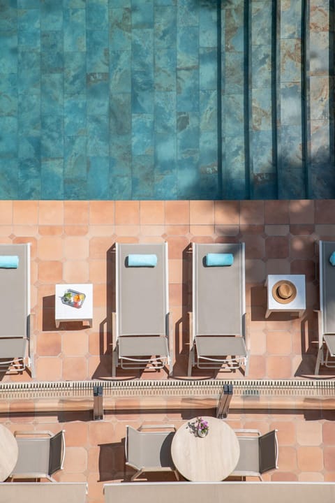 Seasonal outdoor pool, open 9:00 AM to 9:00 PM, pool umbrellas