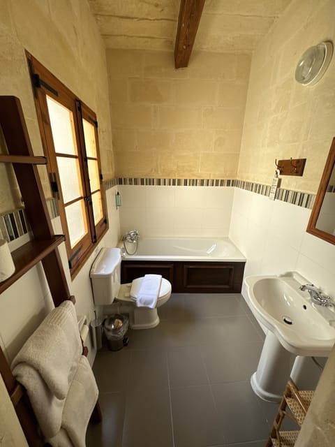 Desk, laptop workspace, iron/ironing board, free WiFi